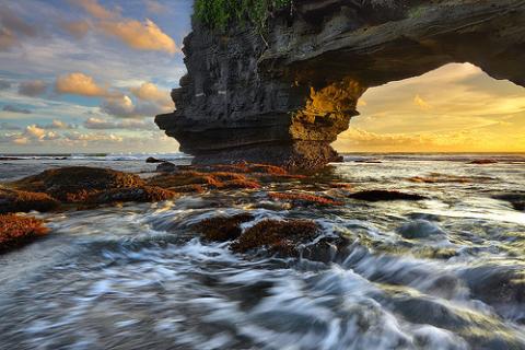 Pura Batu Bolong -Tanah Lot, Bali, Indonesia